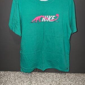 Nike Men's Green Graphic T-Shirt